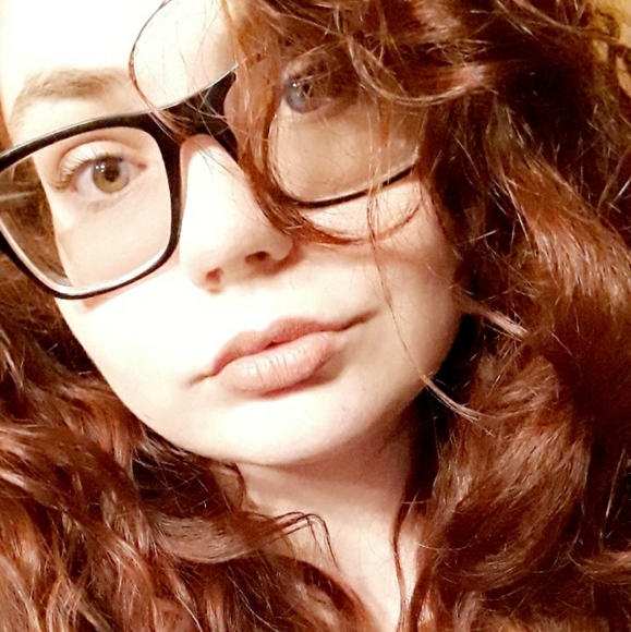 Meet your Posher, Elaine - Picture 4 of 4